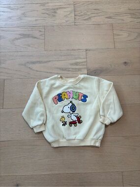 H&M kid light yellow snoopy print sweatshirt, size US 3/4T